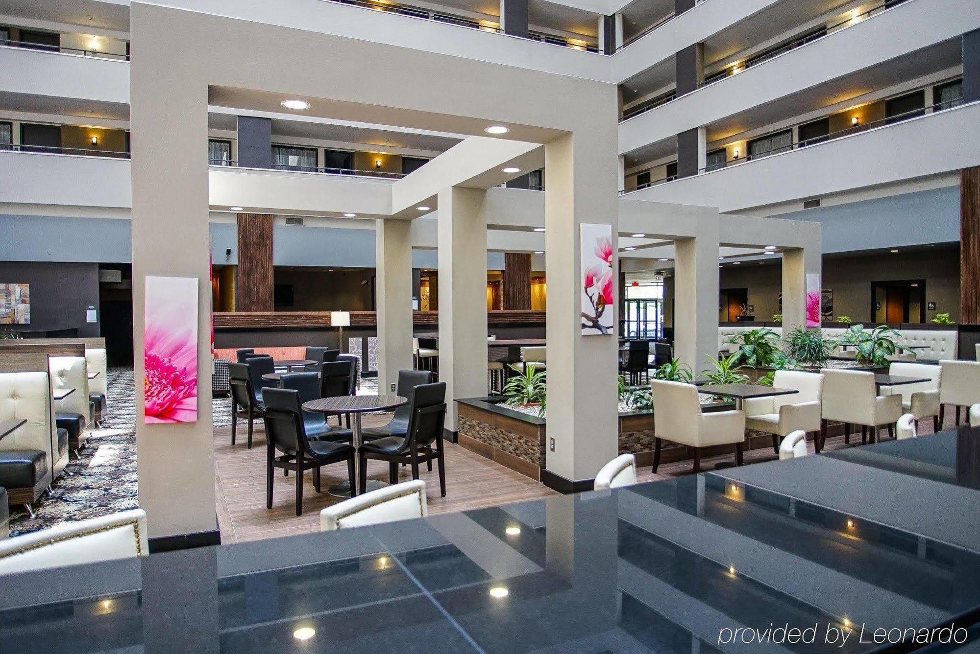 Hotel Ramada By Wyndham Southfield Exteriér fotografie